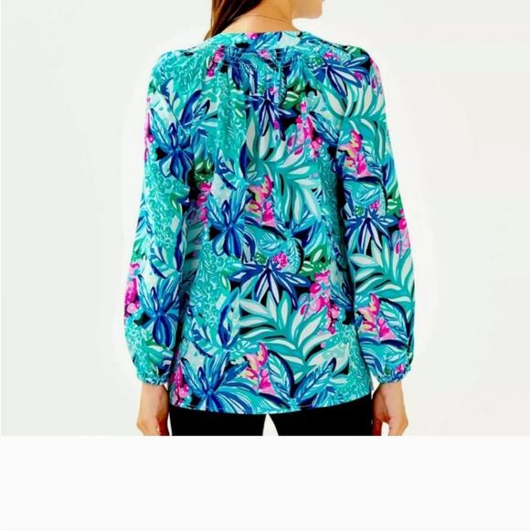 Lilly Pulitzer Elsa 100% Silk Maldives Green Hype It Up 3-Button Top Women's XS - Picture 2 of 13